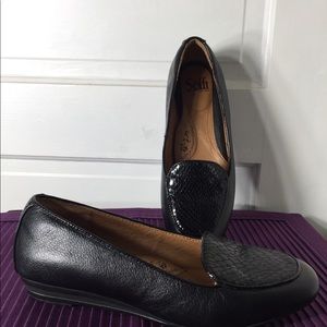 Ladies Söfft Black Loafer w/ Faux Snake Toe sz7.5